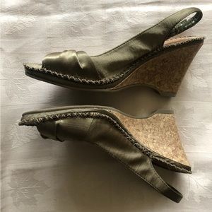 N0074 Seychelles Cork Wedge Sandals 8 1/2 M Olive Green Silky Fabric Slingback